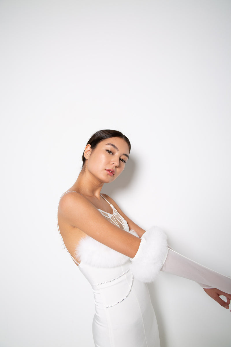 NILI GOWN IN WHITE