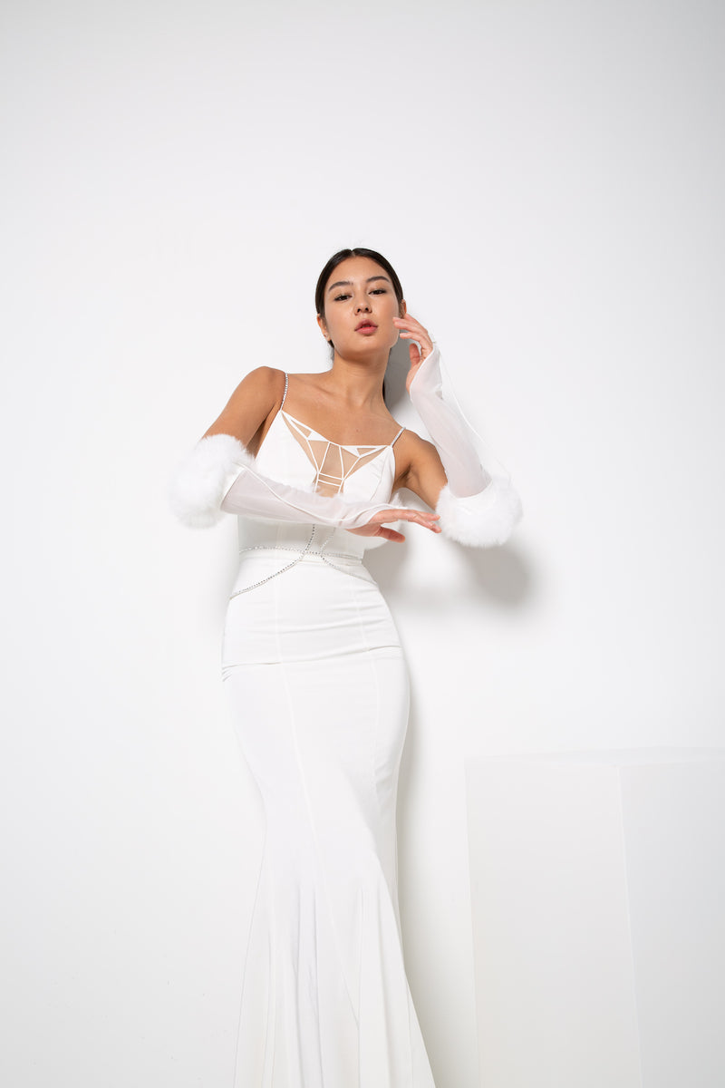NILI GOWN IN WHITE